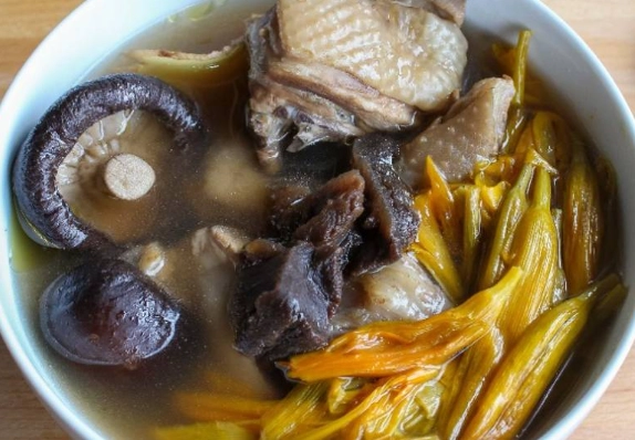 金針花豆腐湯 營養