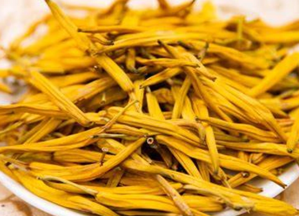 乾金針花泡水功效 乾金針花泡水功效