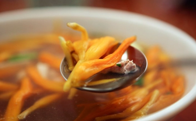 金針花海帶湯做法