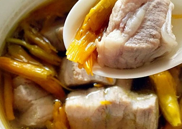 金針花豆腐湯 食譜