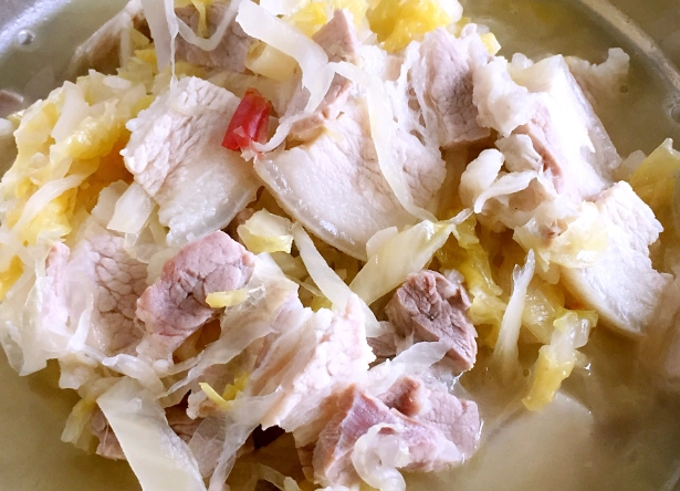 酸菜白肉鍋湯底