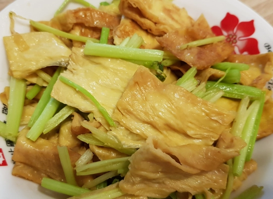 芹菜炒豆皮食譜