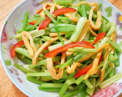 芹菜炒豆皮健康