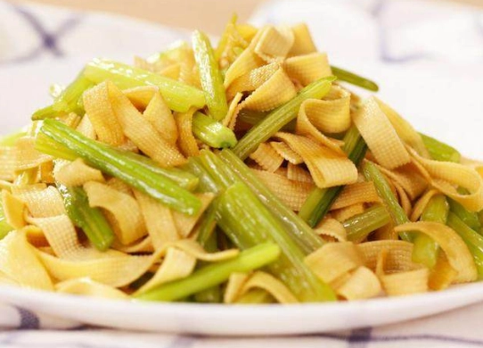 芹菜炒豆皮做法