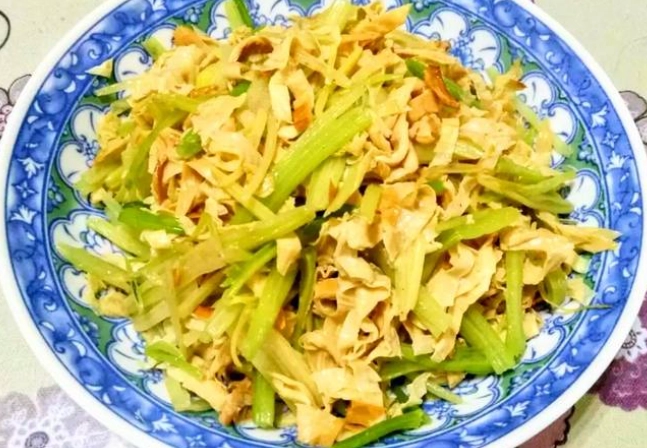 芹菜炒豆皮健康