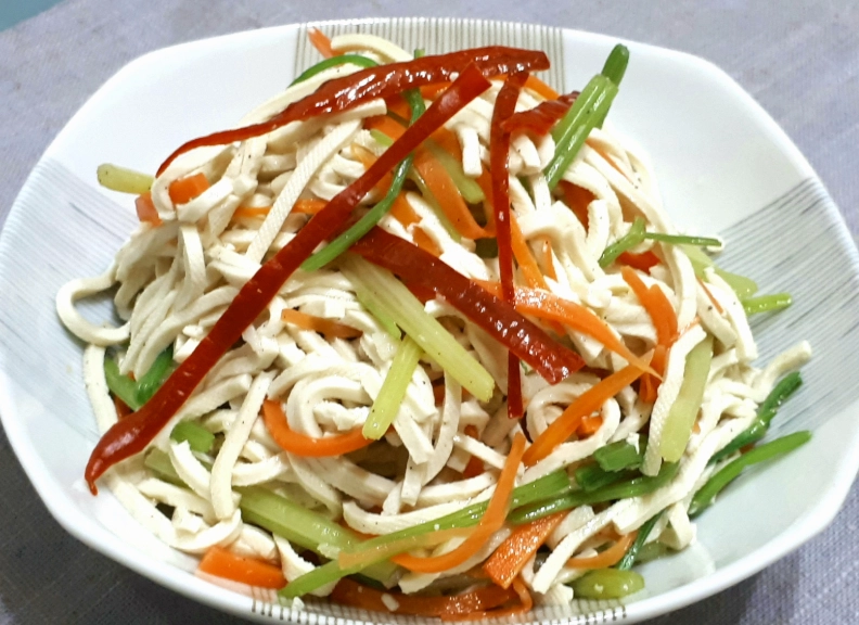 涼拌豆皮芹菜做法