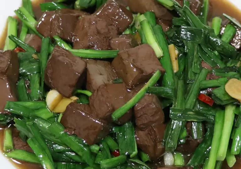 韭菜炒鴨血做法 韭菜炒鴨血做法