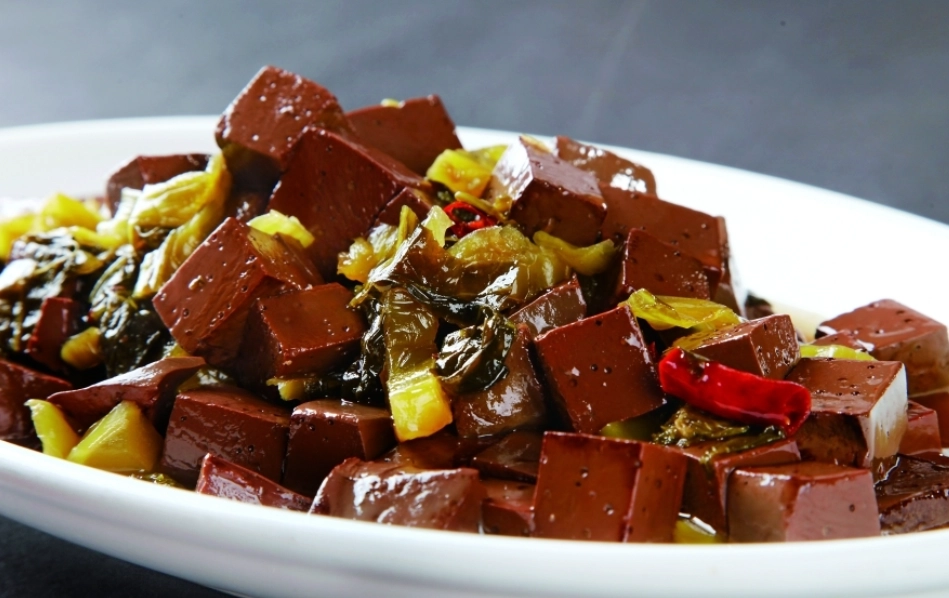 酸菜炒鴨血全攻略：從餐廳推薦到在家烹飪秘訣