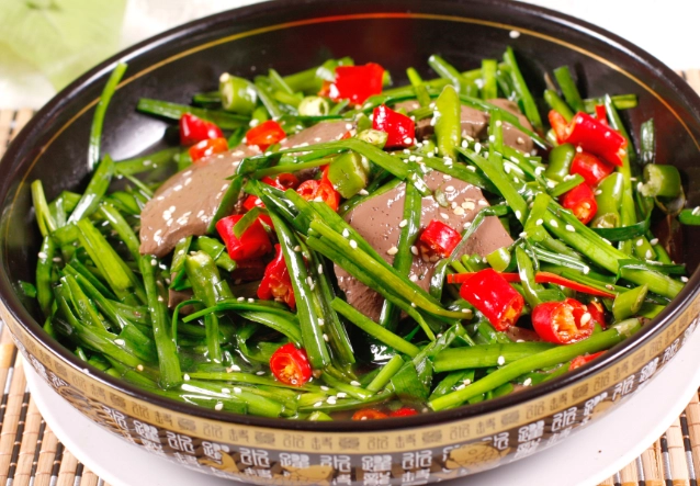 韭菜炒鴨血做法 韭菜炒鴨血做法