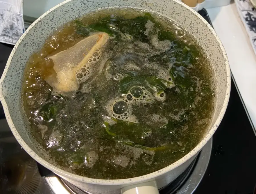 乾海帶芽煮湯 做法
