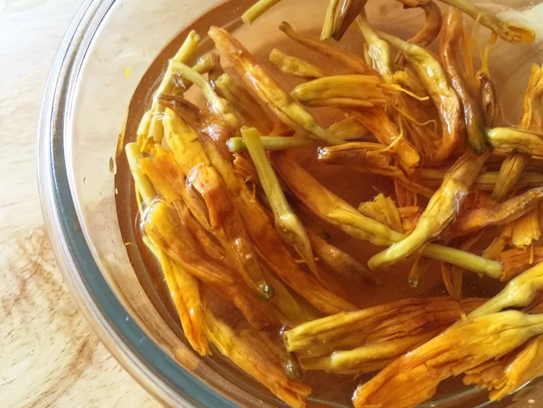 乾金針花怎麼洗？完整清洗步驟與實用技巧大公開