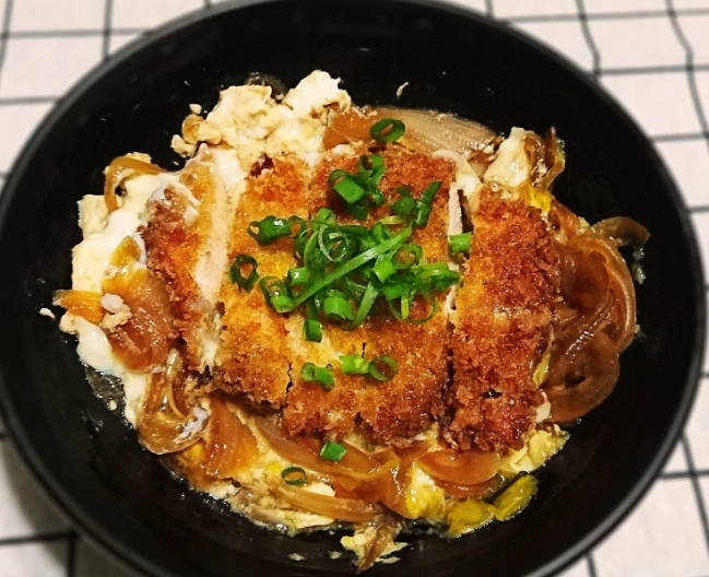 日式豬排丼飯