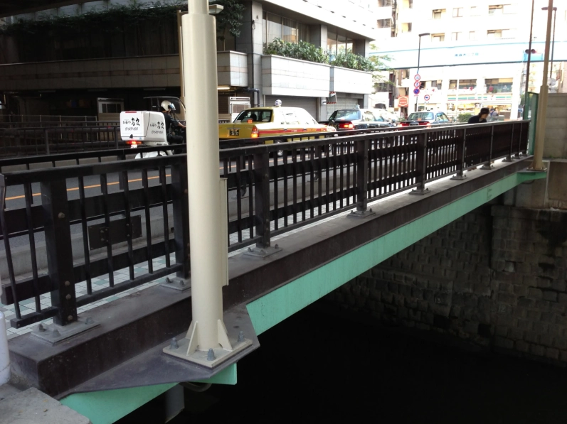 板橋下雨天