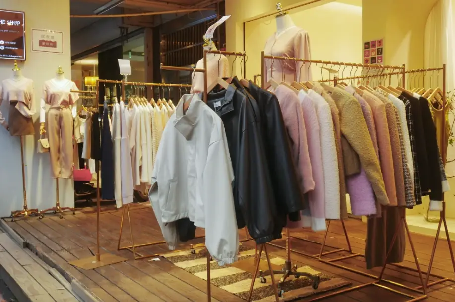 府中商圈買衣服