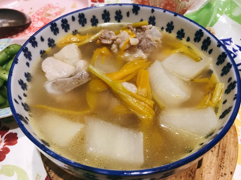 金針花湯做法