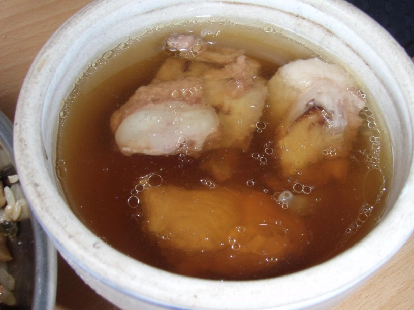 金針排骨湯 金針排骨湯