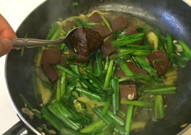 台灣韭菜炒豬血