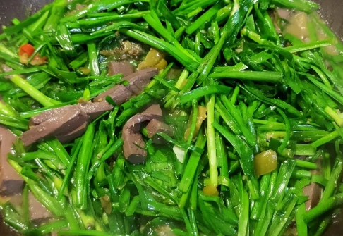 鴨紅炒韭菜做法 鴨紅炒韭菜做法