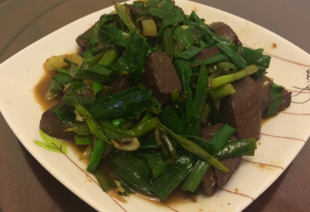 韭菜炒豬血做法
