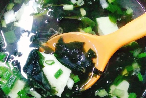 海帶芽豆腐湯食譜