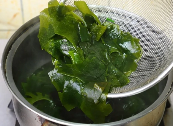 乾海帶芽處理全攻略：泡發、清洗到儲存的實用技巧